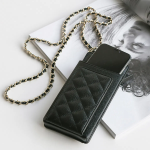 L’CATE Quilted Smartphone Wallet — женственность, функциональность и элегантный объём