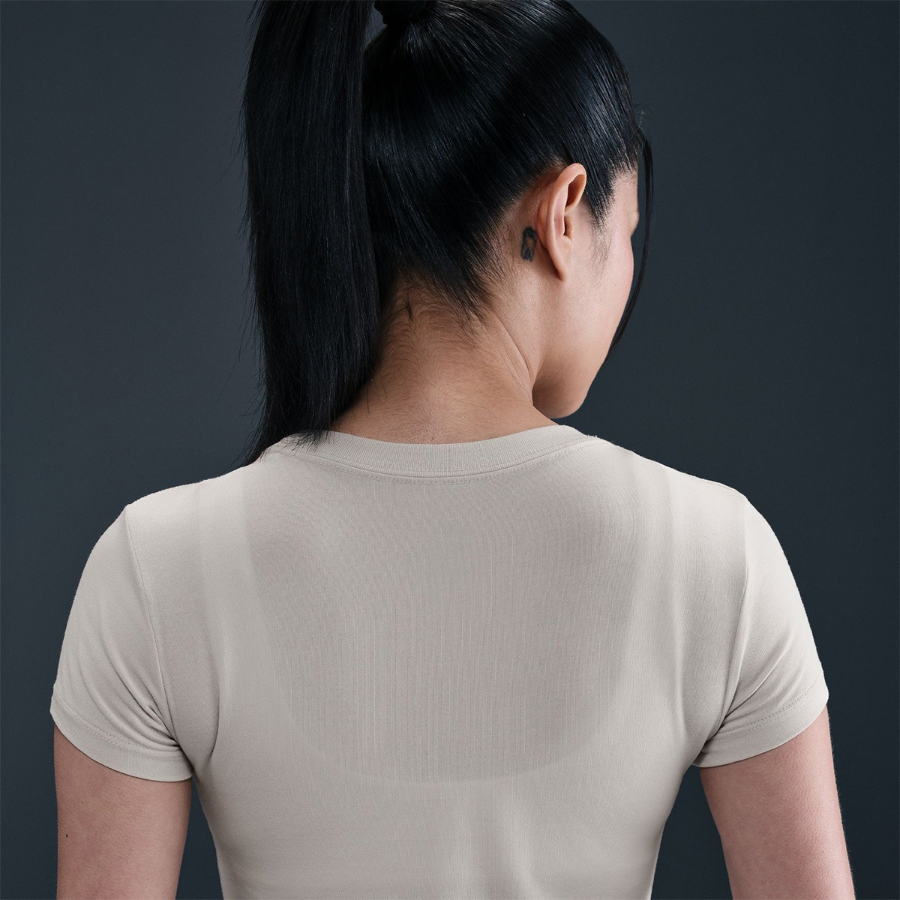 Nike Sportswear Women’s Slim Fit Graphic T-Shirt