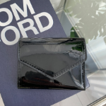 Enamel Glossy Slim Card Wallet — минимализм с глянцевым акцентом в стиле Y2K