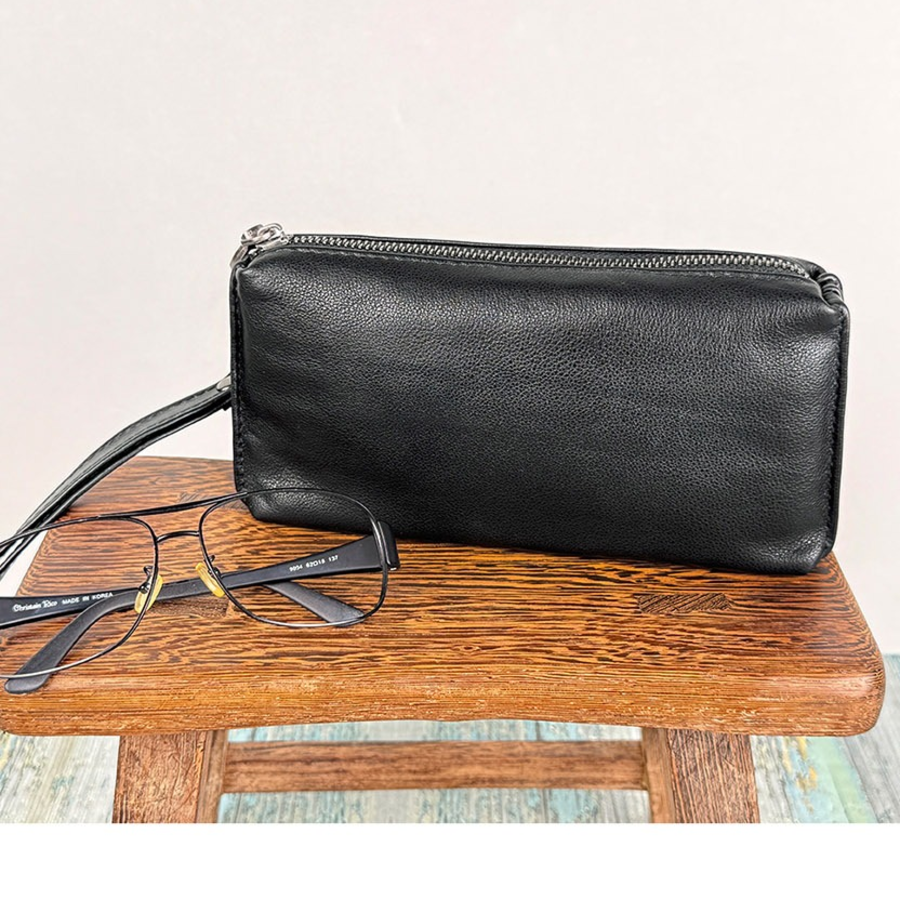 Mini Cowhide Clutch Wallet — элегантность и универсальность в компактном формате