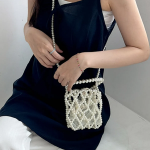 Pearl Beaded Mini Pouch Crossbody — изысканный акцент в винтажном стиле