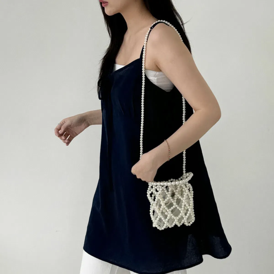 Pearl Beaded Mini Pouch Crossbody — изысканный акцент в винтажном стиле