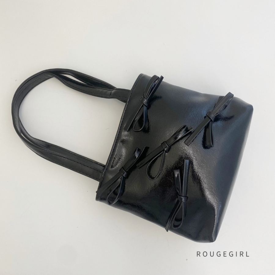 Square Ribbon Mini Bag Crossbody — женственный акцент в компактной форме