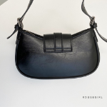 Lolong 38 Buckle Shoulder & Crossbody Bag — стильная геометрия и повседневный комфорт