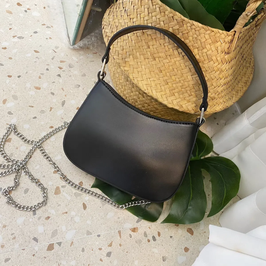 Tabi 02 Mini Shoulder Bag Chain Crossbody — минимализм с изюминкой