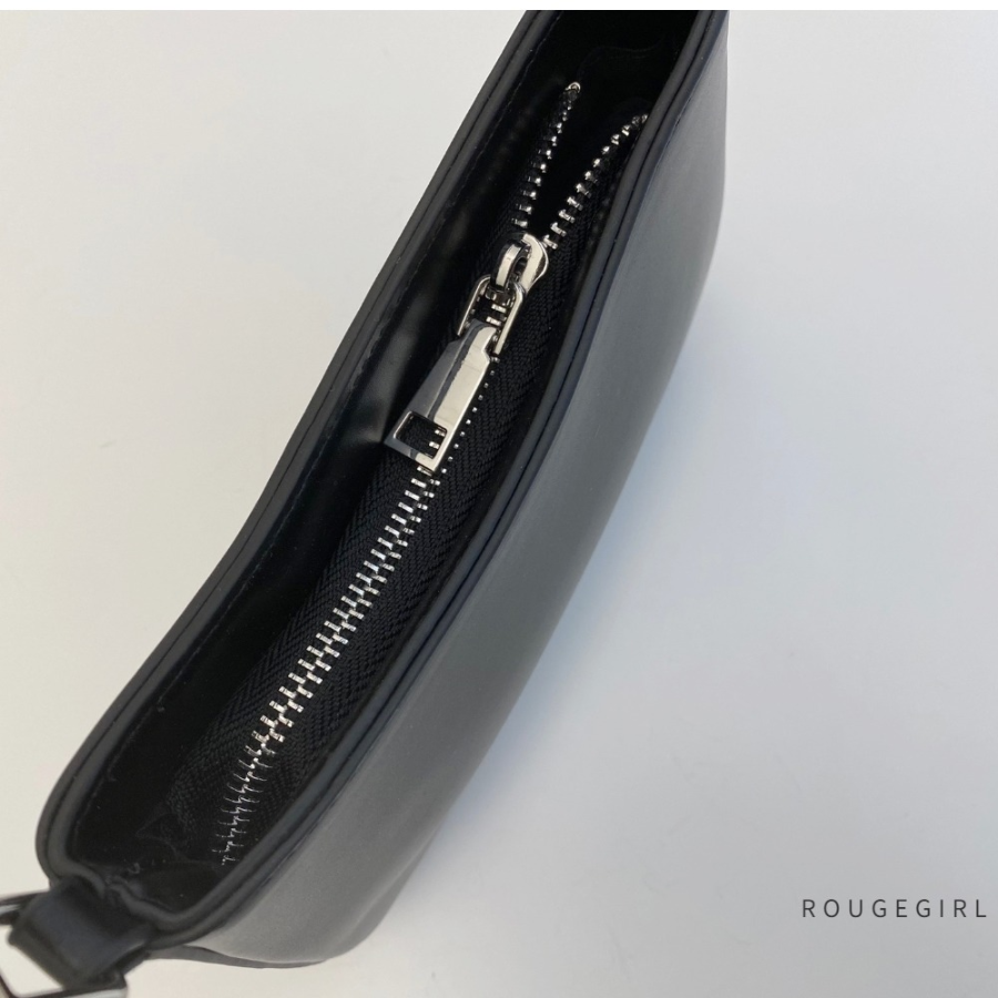 Tabi 02 Mini Shoulder Bag Chain Crossbody — минимализм с изюминкой