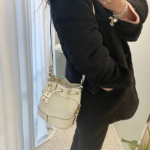 Yarn Drawstring Shoulder & Crossbody Bag — лёгкость формы и естественный стиль