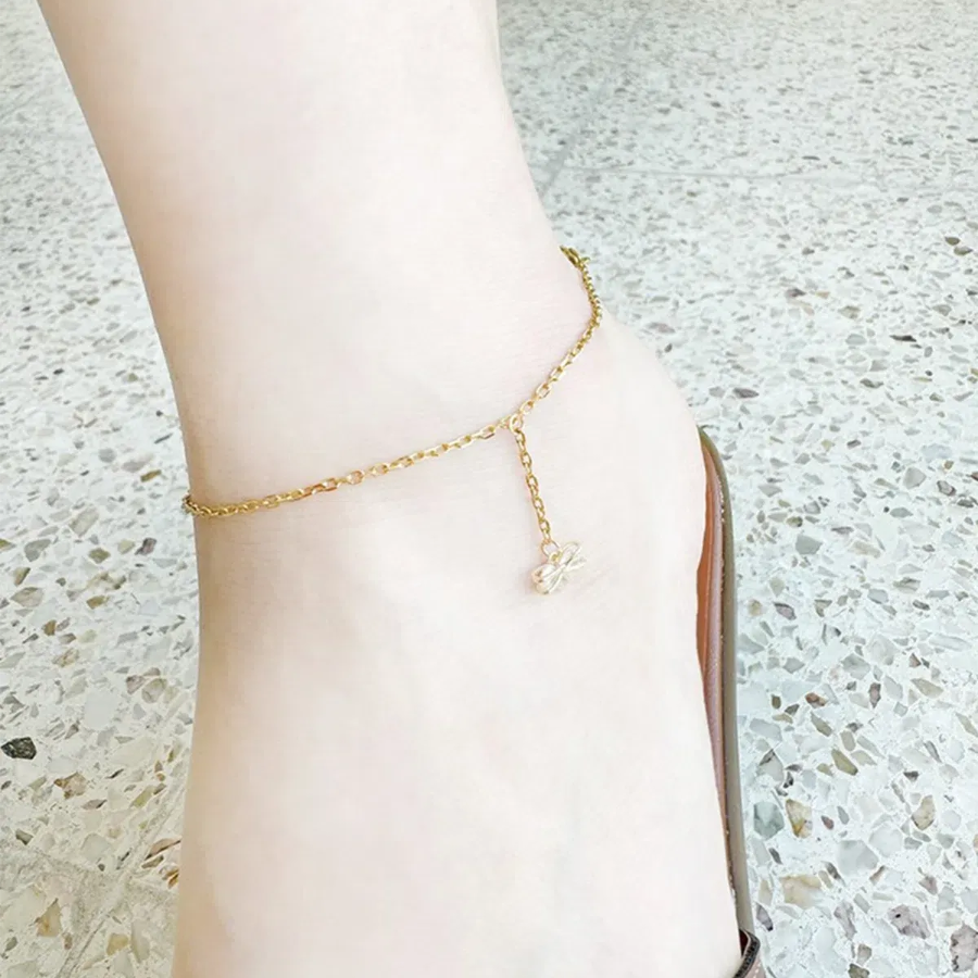 Серебряный браслет на ногу с подвеской в виде банта и кубическим цирконием