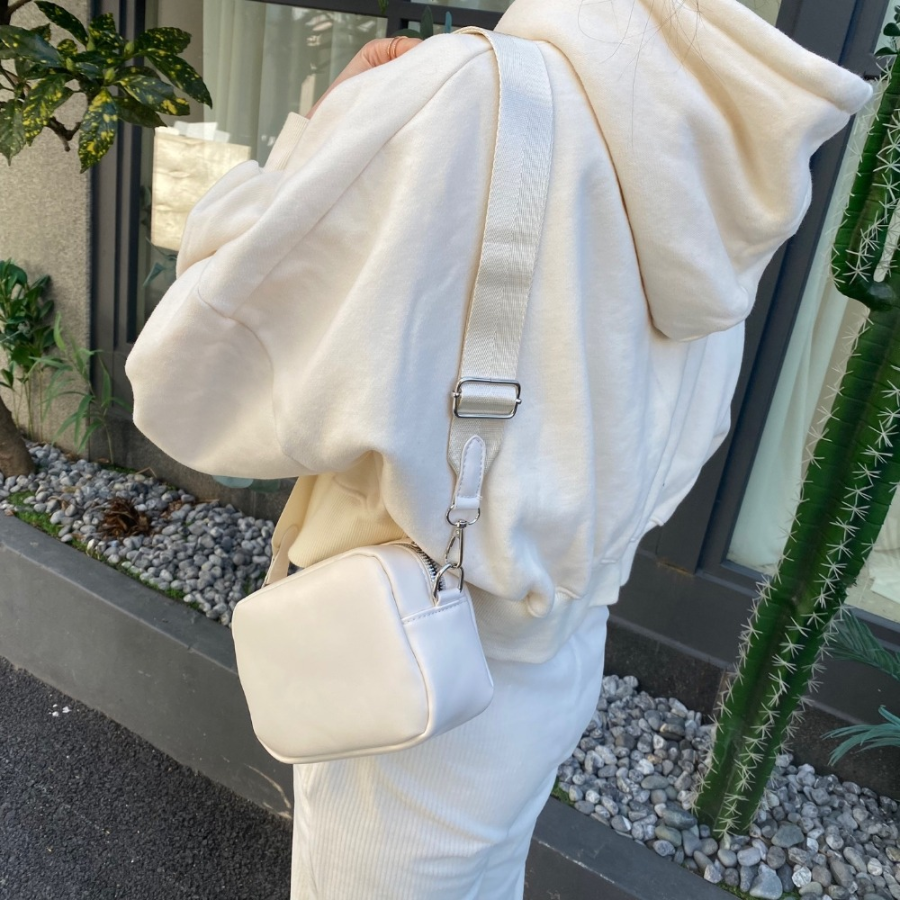 Some 141 Crossbody Square Daily Bag — лаконичный акцент на каждый день