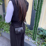 Momini Woven Grid Crossbody Bag — текстурный акцент в повседневном стиле