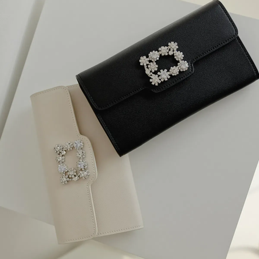 Jewel Clutch Bag — сияющий акцент для особых случаев