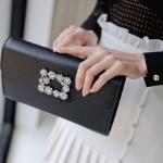 Jewel Clutch Bag — сияющий акцент для особых случаев