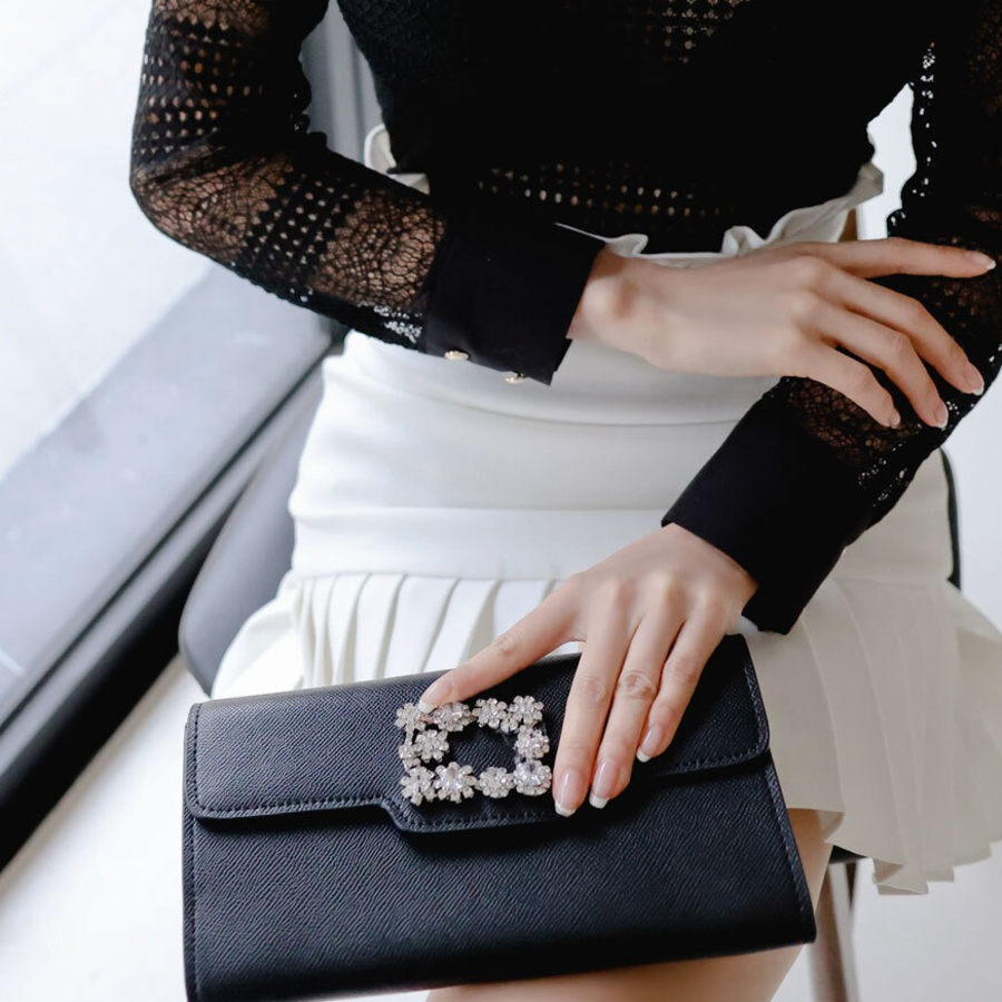 Jewel Clutch Bag — сияющий акцент для особых случаев