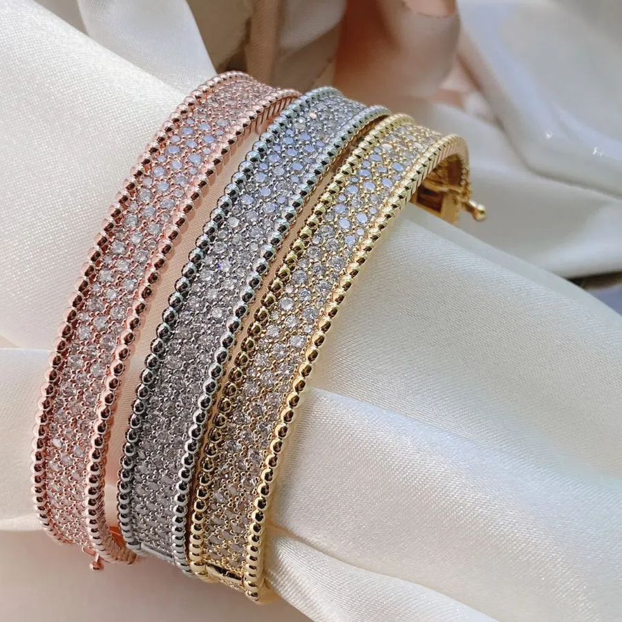 Браслет-бэнгл с цирконами по всей поверхности