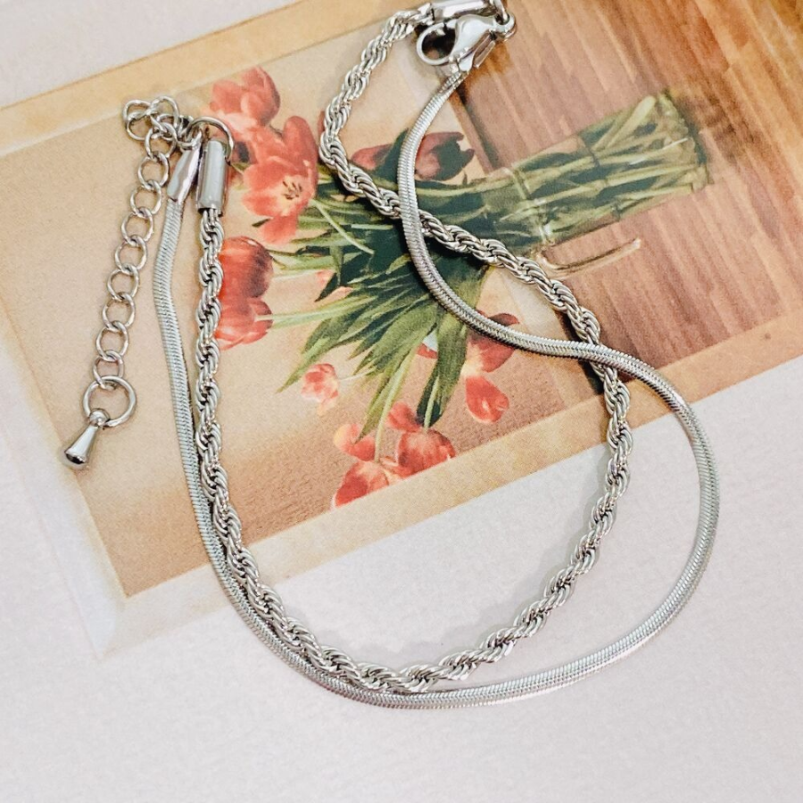 Браслет с двойной цепочкой: скрученная верёвка и змейка