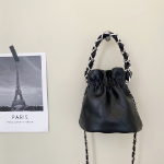 Urbanie Go Shoulder Mini Bag — лаконичный акцент на каждый день