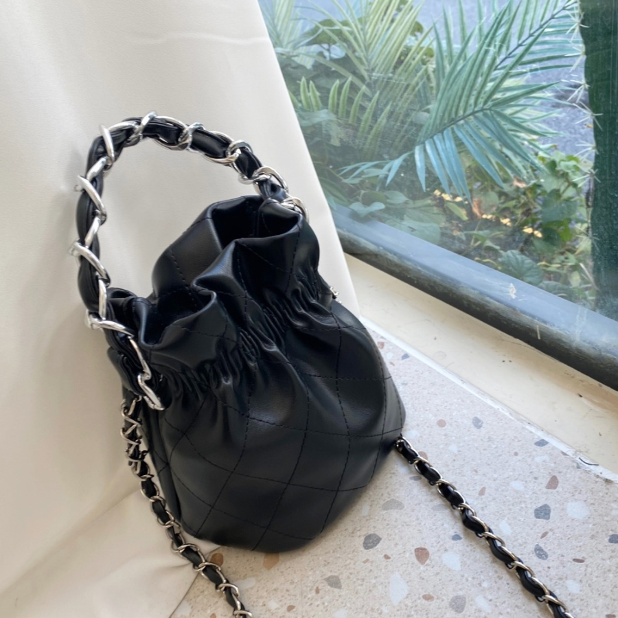 Urbanie Go Shoulder Mini Bag — лаконичный акцент на каждый день