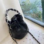 Urbanie Go Shoulder Mini Bag — лаконичный акцент на каждый день