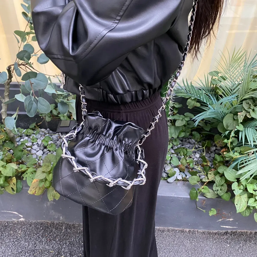 Urbanie Go Shoulder Mini Bag — лаконичный акцент на каждый день