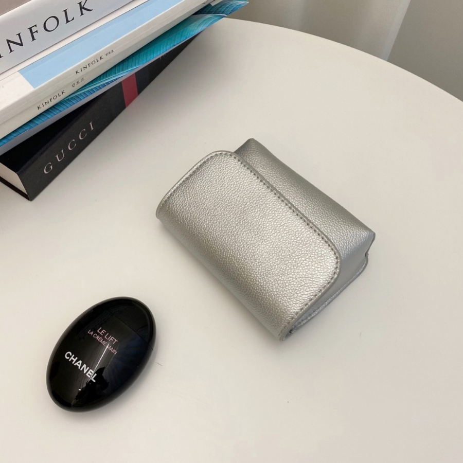 Mini Orong Crossbody Bag — компактность и стиль в одном аксессуаре