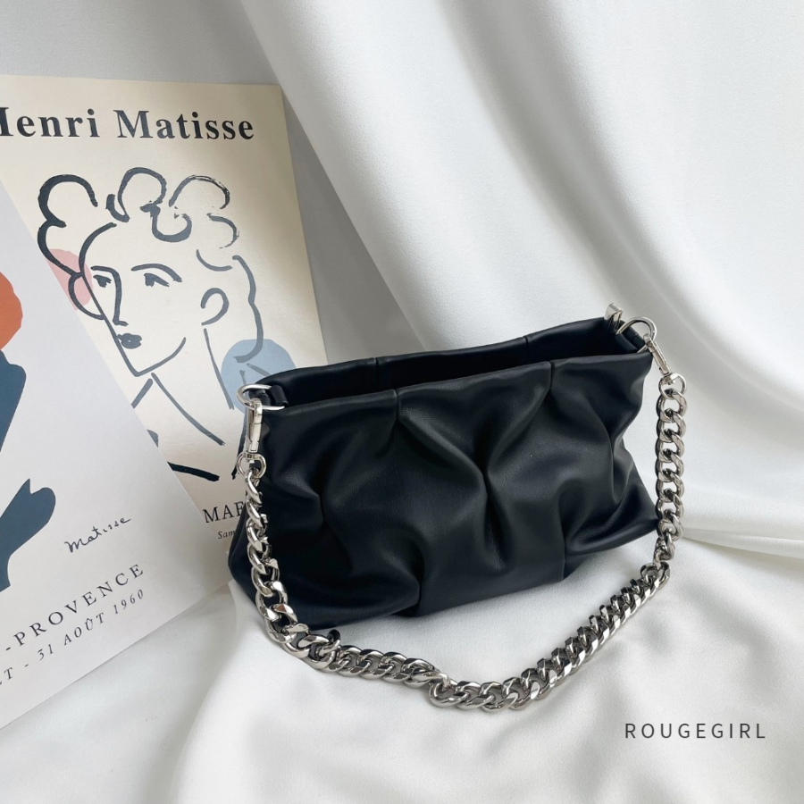 Pleated Shirring Silver Chain Bag — сияющий акцент с мягкой текстурой