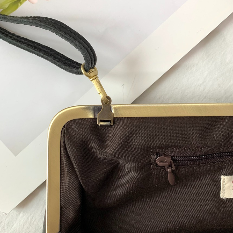 Natural Cowhide Gold Frame Mini Crossbody Clutch Bag — классика в мини-формате