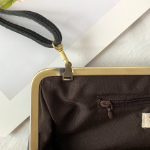 Natural Cowhide Gold Frame Mini Crossbody Clutch Bag — классика в мини-формате
