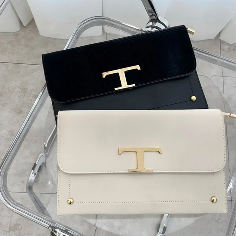 Nine Lettering Simple Clutch — лаконичность и стиль на каждый день