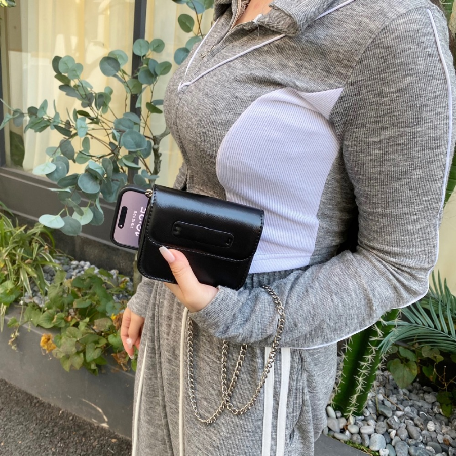 Small Mini Card Bag Crossbody — компактность и удобство в каждой детали