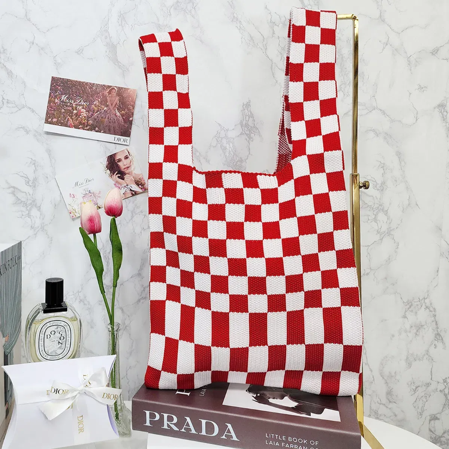 Check Knit Mini Handbag — уютный акцент в повседневном образе