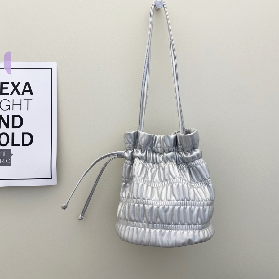 Pretty Pleated Metal Silver Jori Shoulder Bag — стиль и блеск в одном аксессуаре