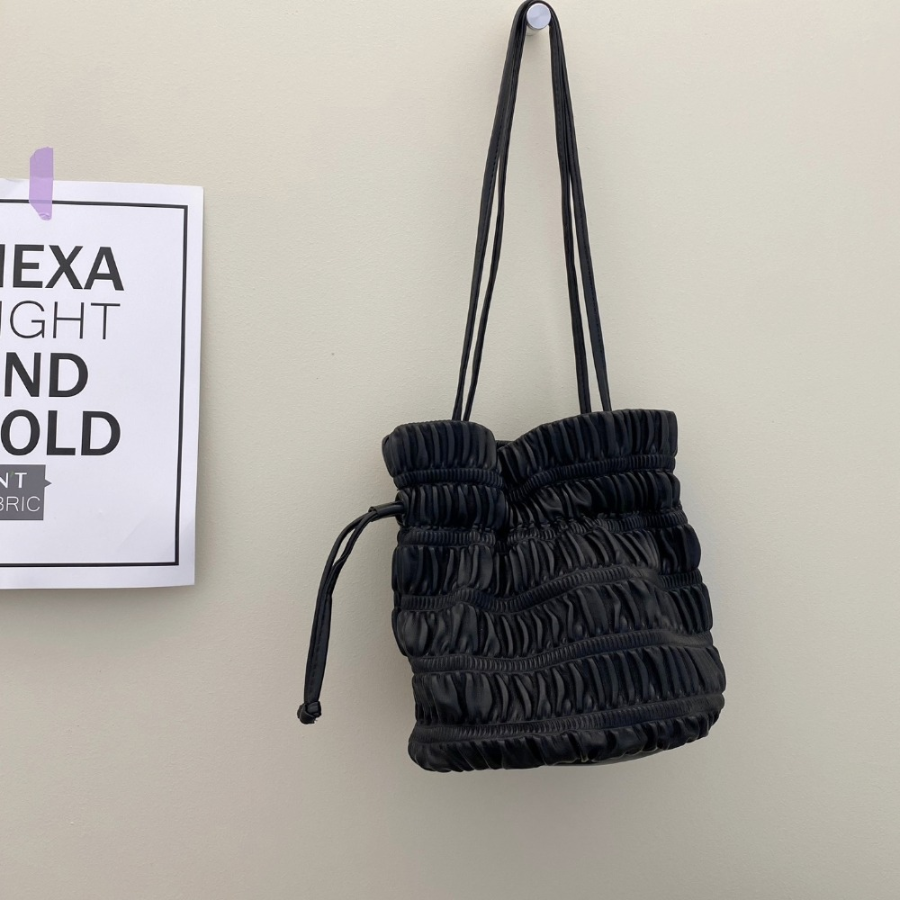 Pretty Pleated Metal Silver Jori Shoulder Bag — стиль и блеск в одном аксессуаре