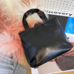 LE Mini Square Chain Bag — универсальный миниатюрный аксессуар для любого случая