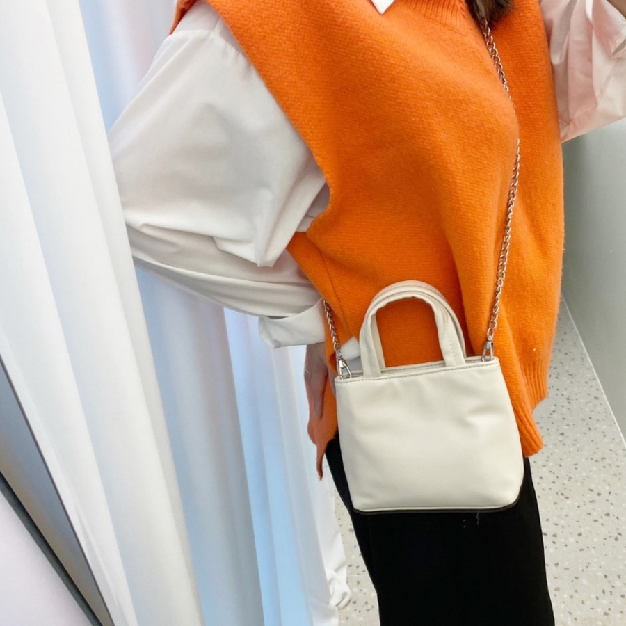 LE Mini Square Chain Bag — универсальный миниатюрный аксессуар для любого случая