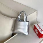 LE Mini Square Chain Bag — универсальный миниатюрный аксессуар для любого случая