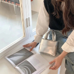 LE Mini Square Chain Bag — универсальный миниатюрный аксессуар для любого случая