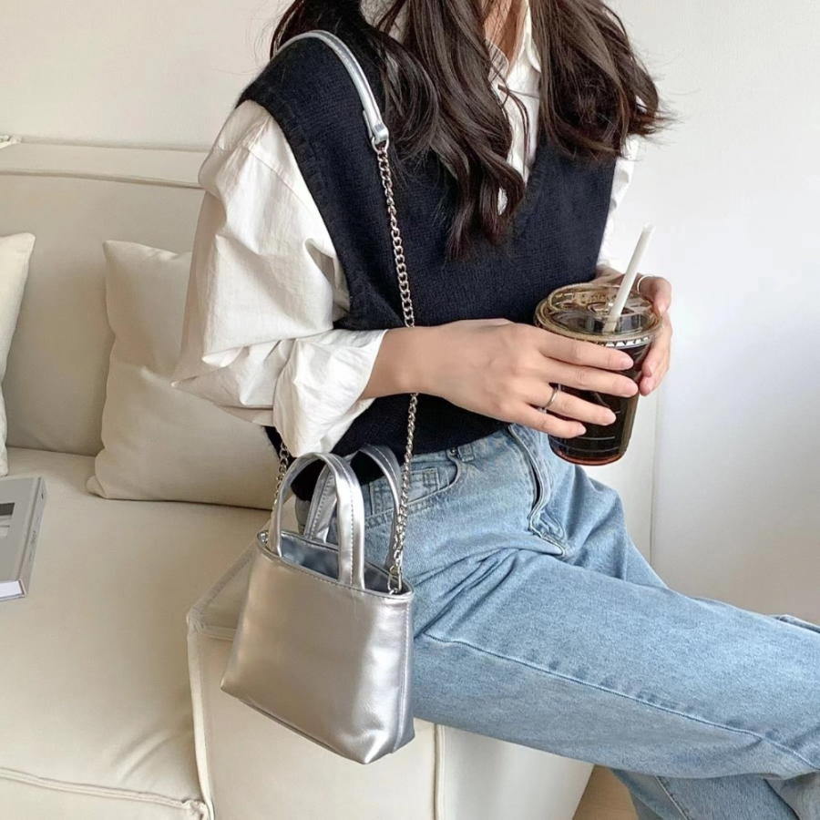 LE Mini Square Chain Bag — универсальный миниатюрный аксессуар для любого случая