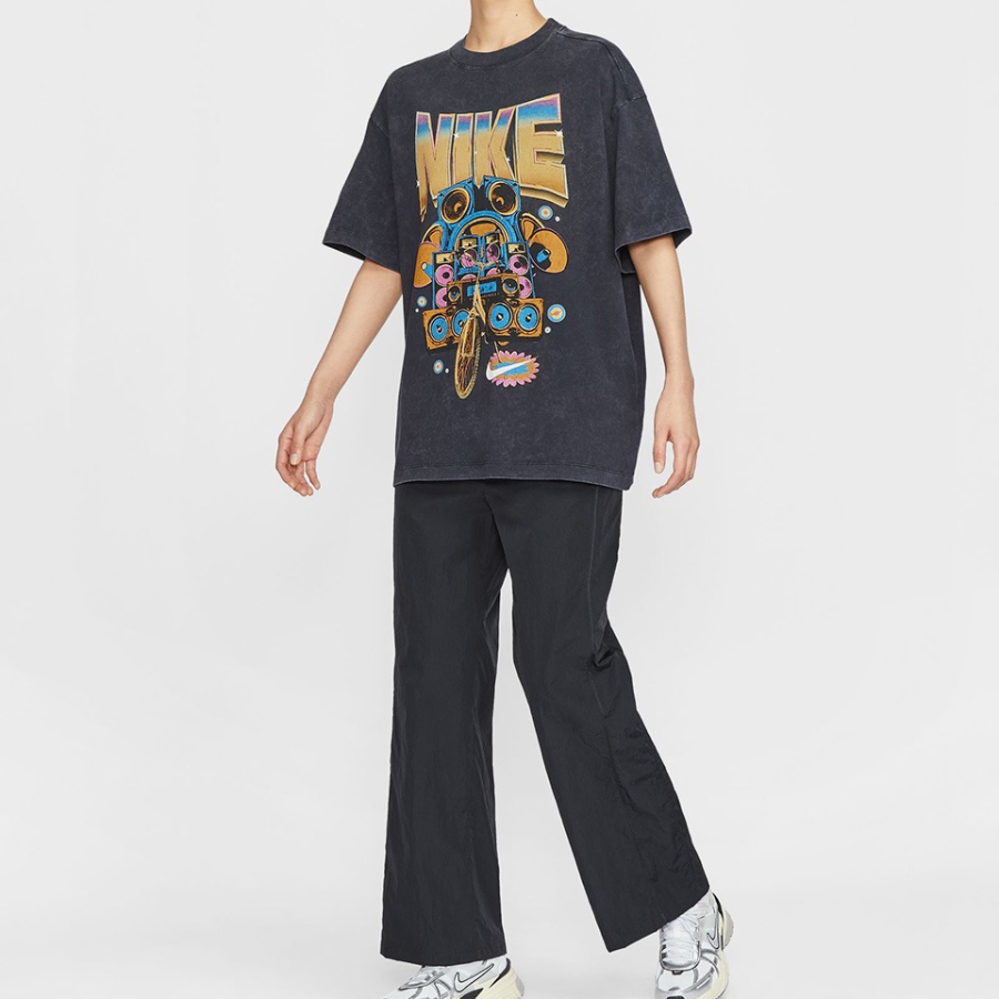 Nike Sportswear Women’s Oversized T-Shirt