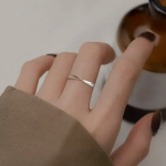 Изогнутое кольцо с переплетением, тонкая линия — базовое простое ежедневное открытое кольцо из серебра