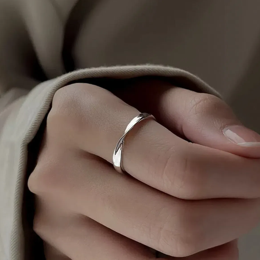 Изогнутое кольцо с переплетением, тонкая линия — базовое простое ежедневное открытое кольцо из серебра