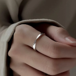 Изогнутое кольцо с переплетением, тонкая линия — базовое простое ежедневное открытое кольцо из серебра