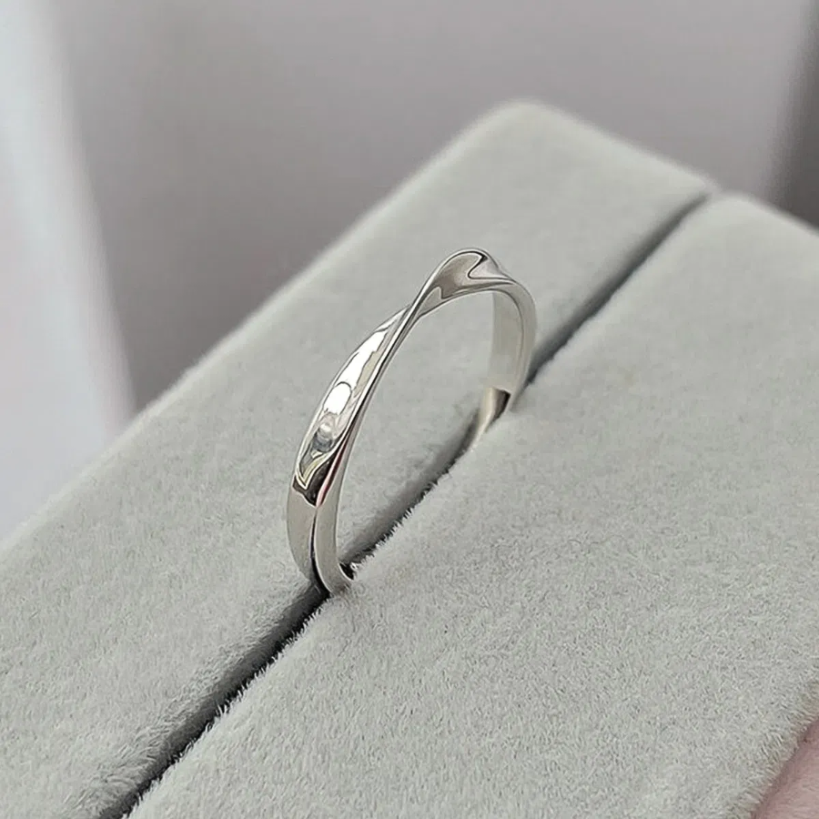 Изогнутое кольцо с переплетением, тонкая линия — базовое простое ежедневное открытое кольцо из серебра