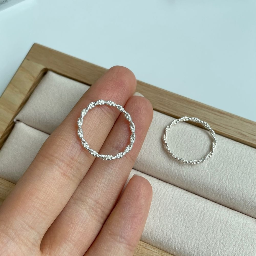 Серебряное кольцо с мерцающей волной 925 пробы