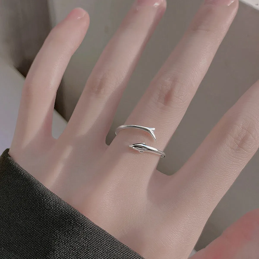 Серебряное кольцо «Делия» с дельфином 925 пробы — кольцо удачи и лёгкости