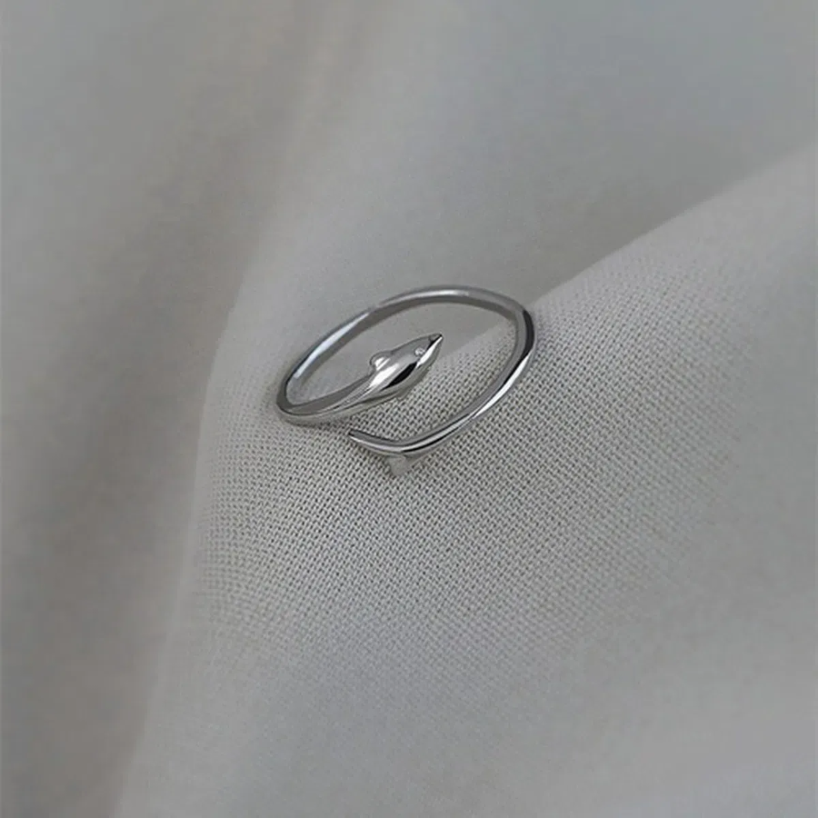 Серебряное кольцо «Делия» с дельфином 925 пробы — кольцо удачи и лёгкости