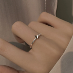 Романтичное открытое кольцо с подвеской-бабочкой, тонкая линия — женское серебряное украшение