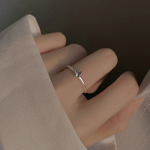 Романтичное открытое кольцо с подвеской-бабочкой, тонкая линия — женское серебряное украшение