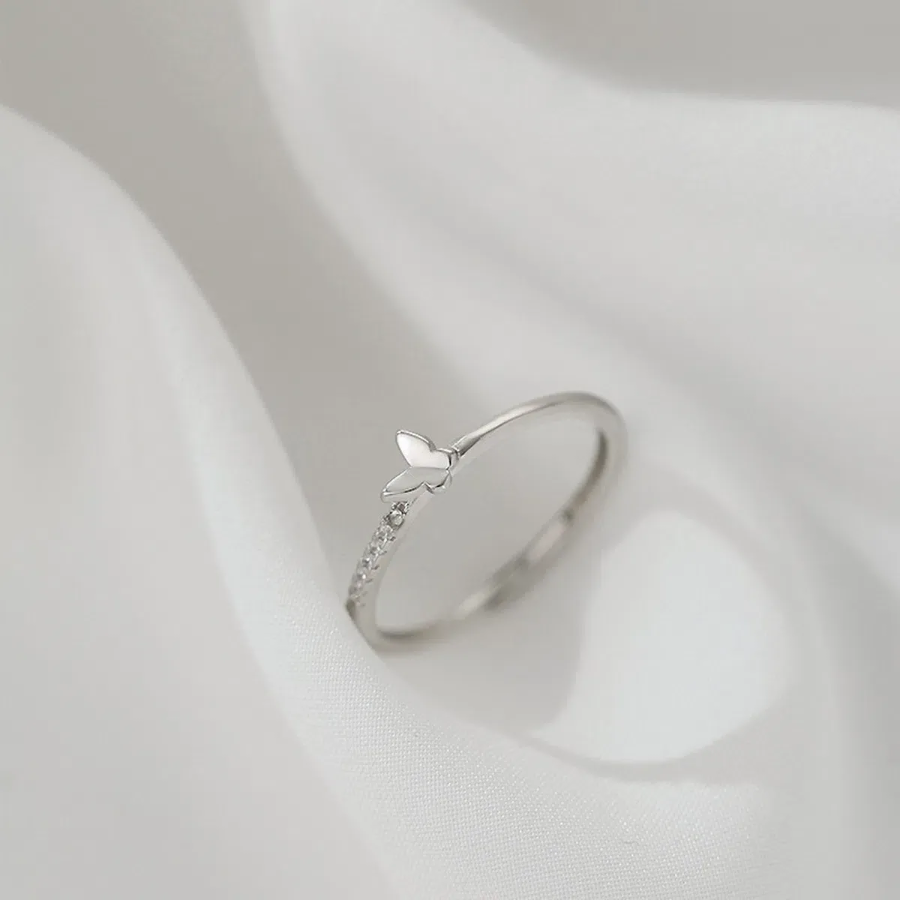 Романтичное открытое кольцо с подвеской-бабочкой, тонкая линия — женское серебряное украшение