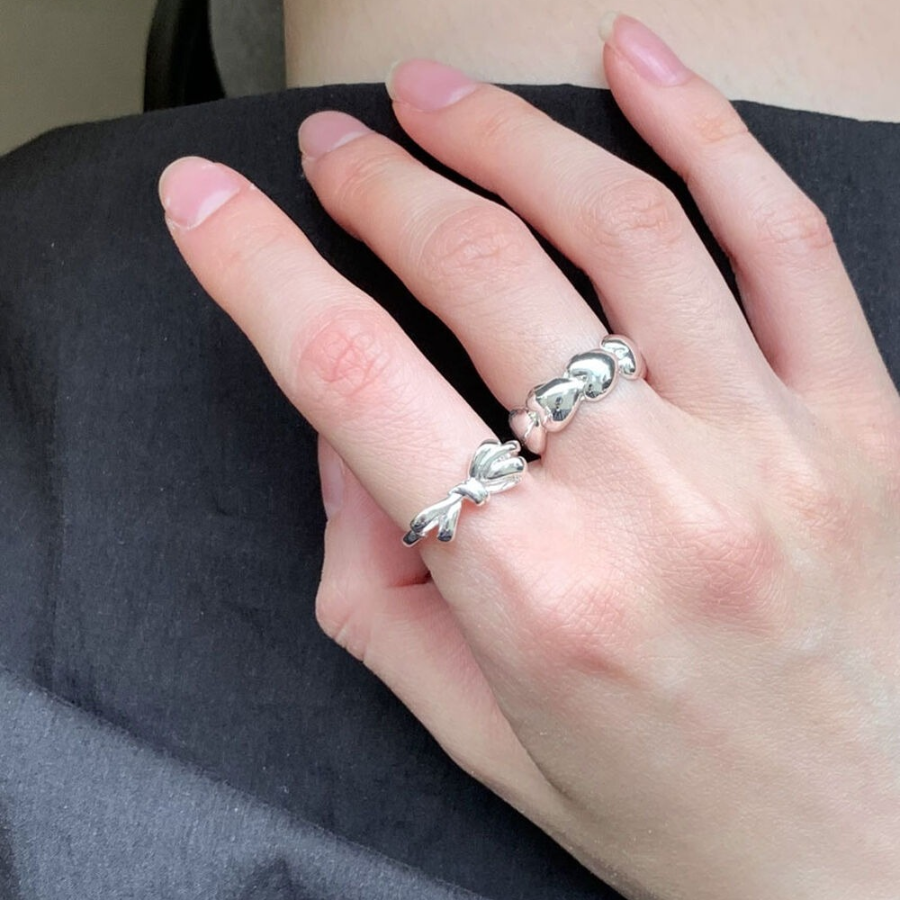 Серебряное открытое кольцо с пузырьковым дизайном и сердечным акцентом