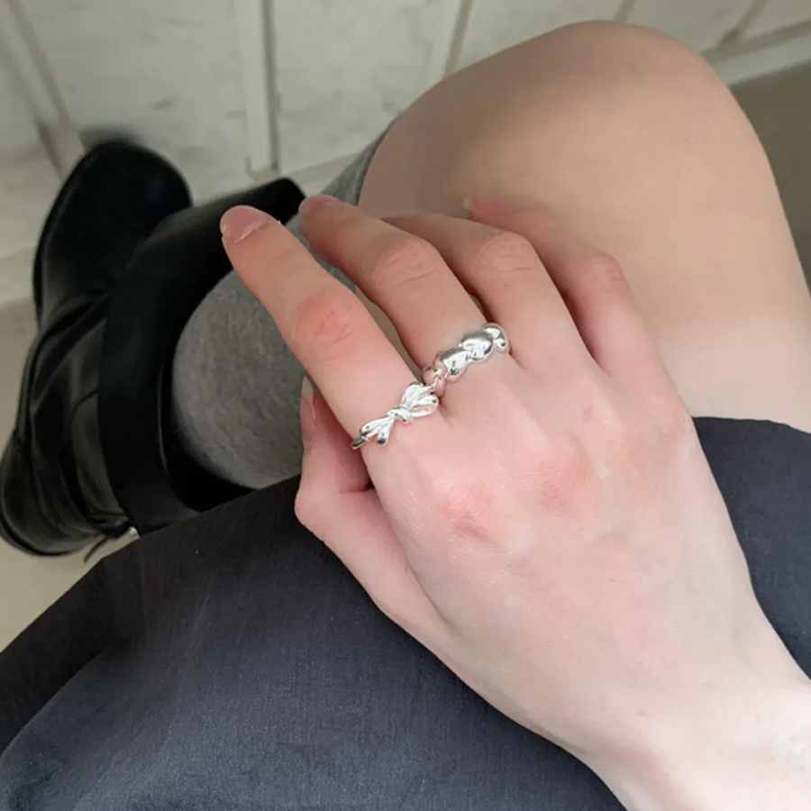 Серебряное открытое кольцо с пузырьковым дизайном и сердечным акцентом